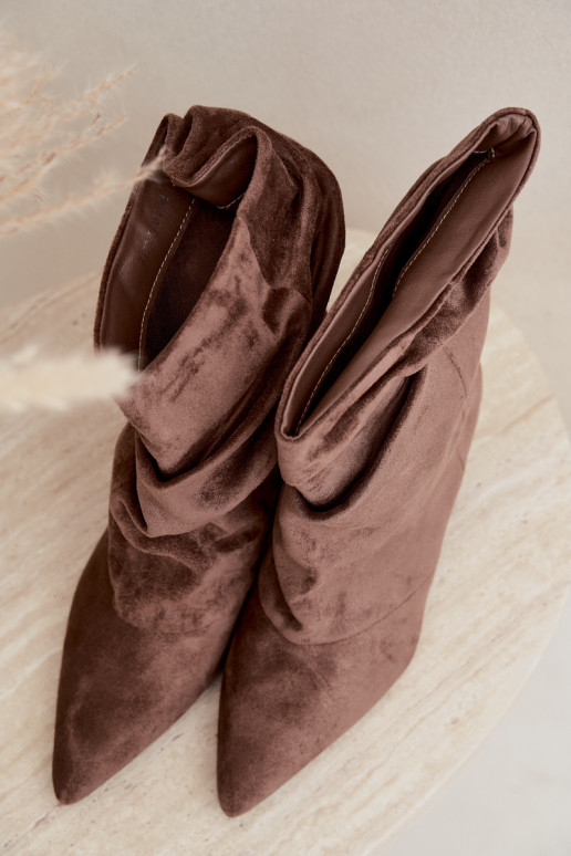 botins slouchy com salto na cor caqui Farren