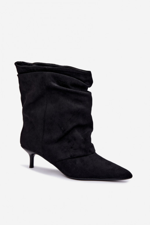 botins slouchy com salto na cor preta Farren