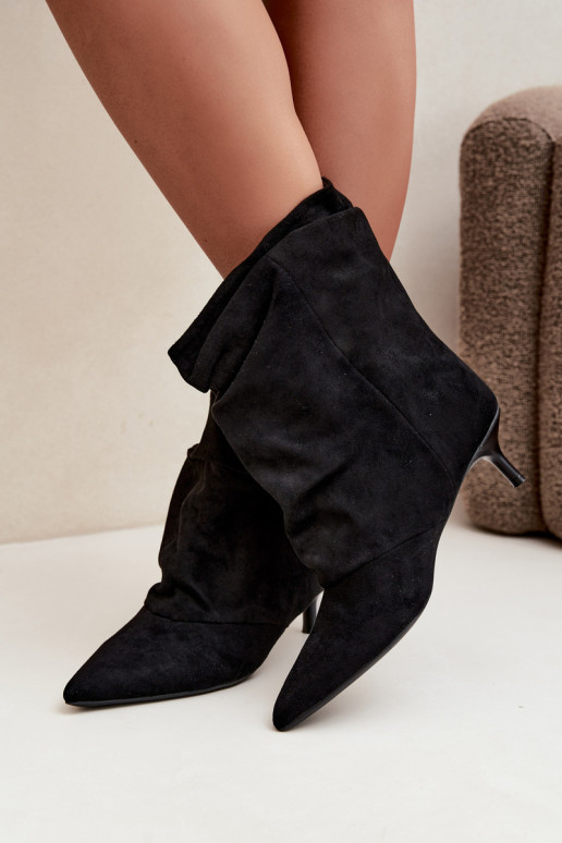 botins slouchy com salto na cor preta Farren