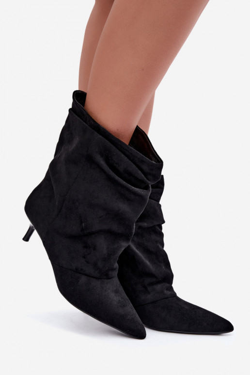 botins slouchy com salto na cor preta Farren