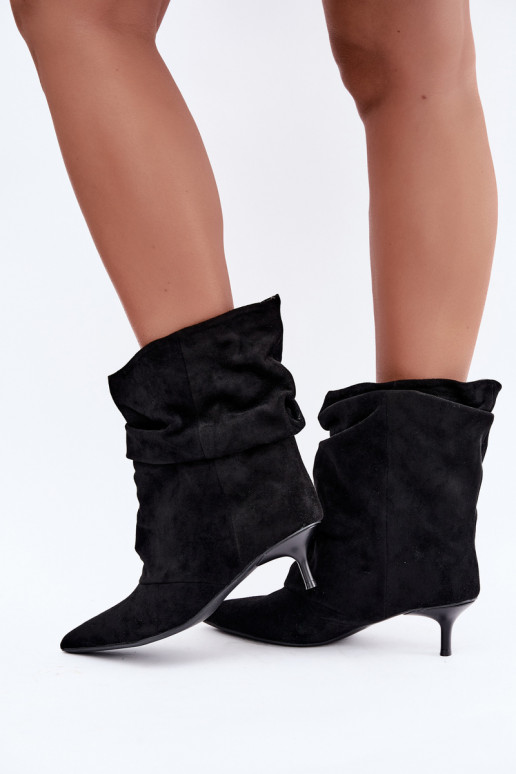 botins slouchy com salto na cor preta Farren