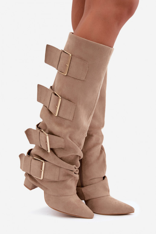 botas femininas com saltoEMyParainiętą CholeParaką I cor douradami com fivelasmi de camurça ecológicaoParae cor cáqui Isavelle
