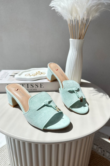 chinelo feminino com saltos em camurça sintética em menta 2