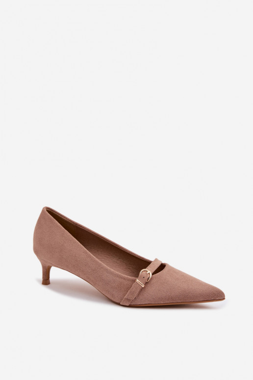 Sapatos femininos bege com salto baixo e saltos decorados Pirela