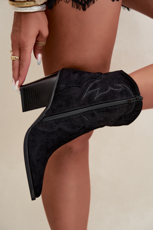 Botins de estilo cowboy para mulheres com saltos na cor preta Berella