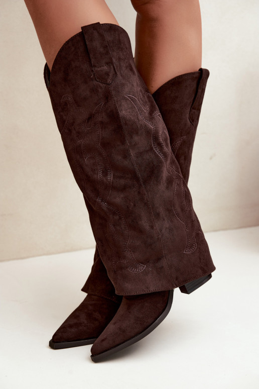 Botas longas de estilo cowboy com salto e cano costurado na cor chocolate Irella