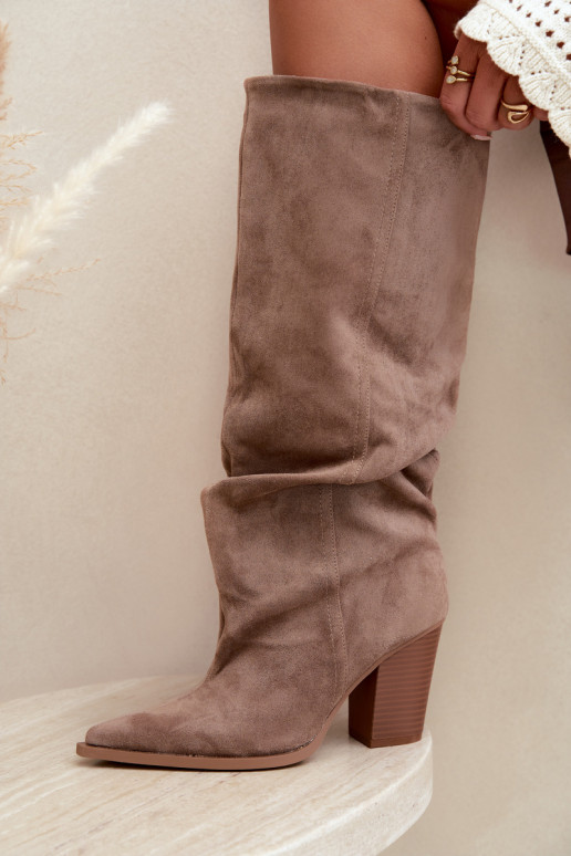 Botins chaki com saltos e babados Jensy
