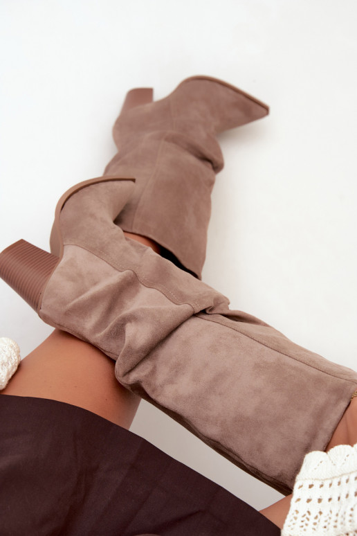 Botins chaki com saltos e babados Jensy