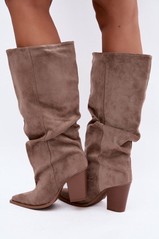 Botins chaki com saltos e babados Jensy