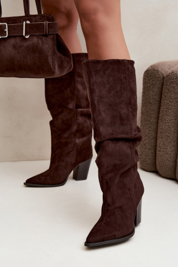 Botins de cor chocolate com saltos e babados Jensy 2