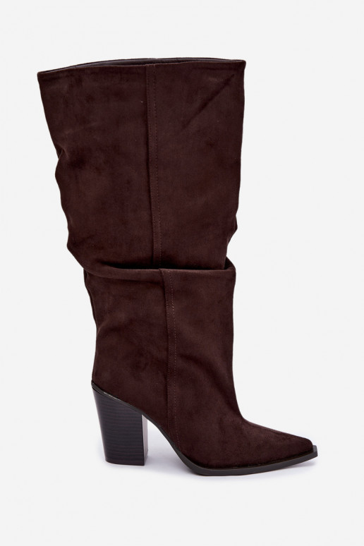Botins de cor chocolate com saltos e babados Jensy