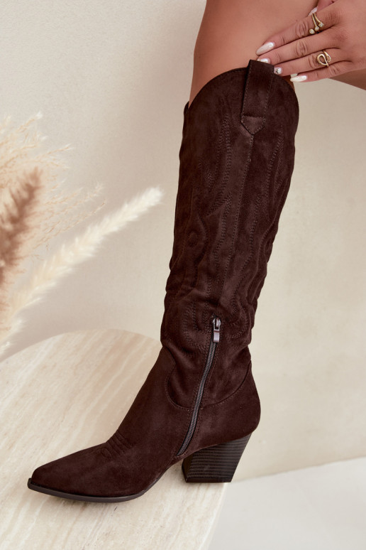 Botins de cor chocolate estilo cowboy com saltos Glenor