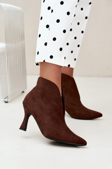 botins femininos com recortes e saltos em chocolate Jelya 2