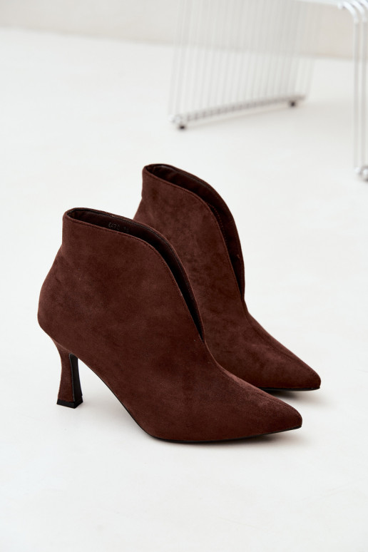 botins femininos com recortes e saltos em chocolate Jelya
