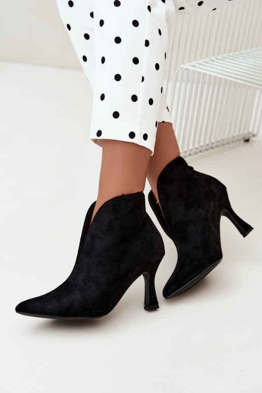 botins femininos com recortes e saltos em preto Jelya