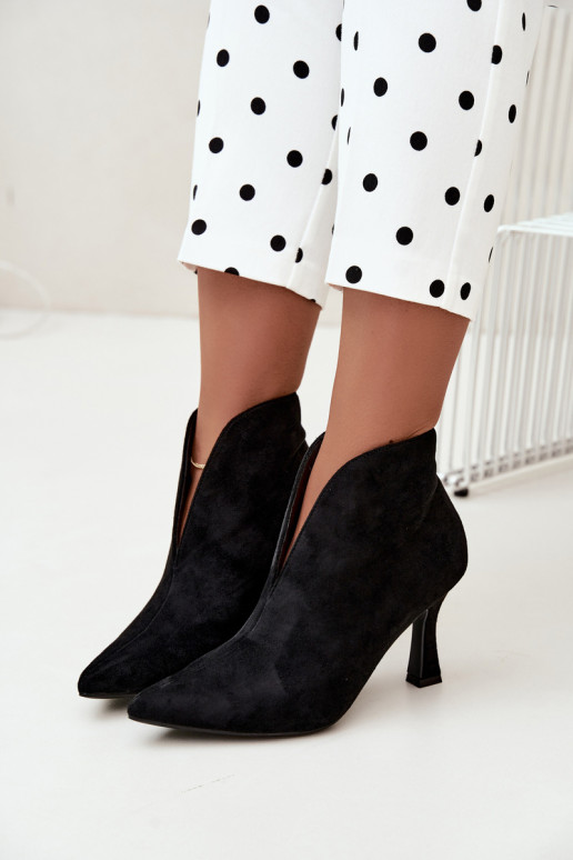 botins femininos com recortes e saltos em preto Jelya