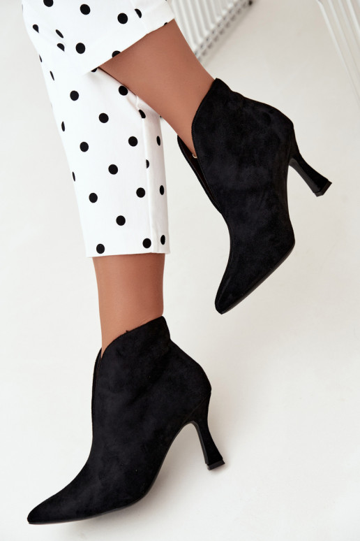 botins femininos com recortes e saltos em preto Jelya