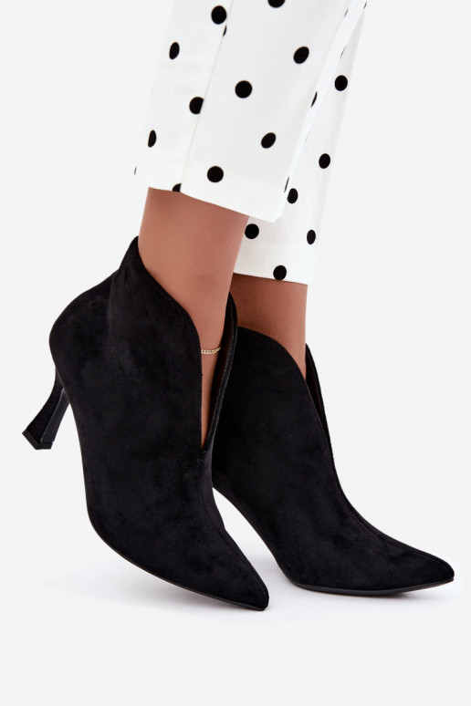 botins femininos com recortes e saltos em preto Jelya