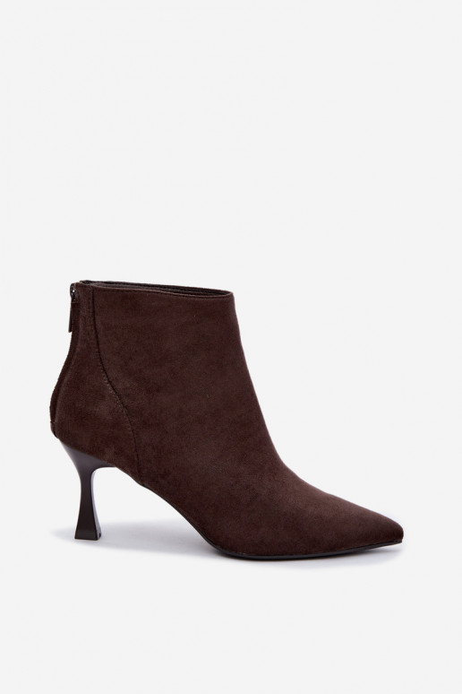 botins femininos isolados com saltos em chocolate Elsya