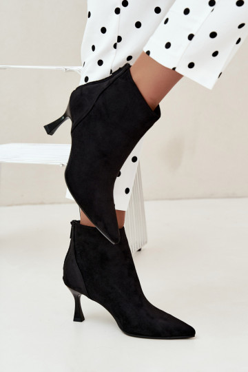 botins femininos isolados com saltos em preto Elsya