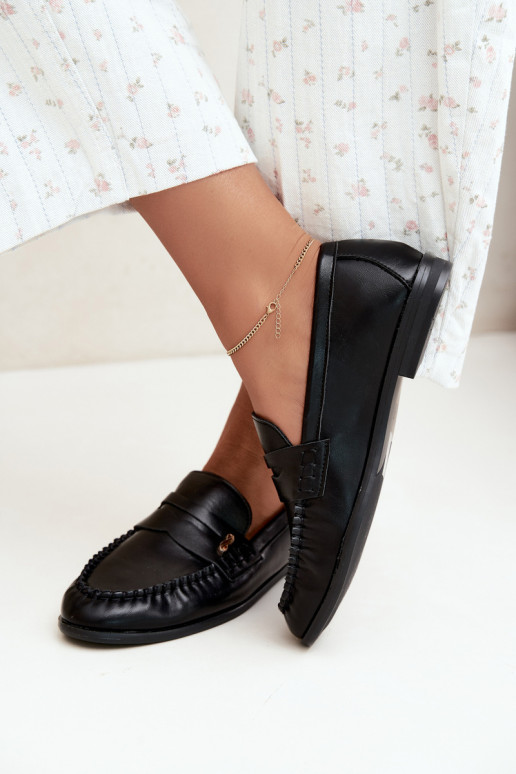 mocassins femininos com detalhes decorativos na cor preta Treya