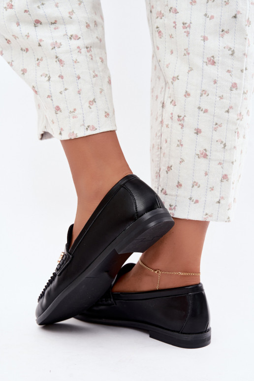 mocassins femininos com detalhes decorativos na cor preta Treya
