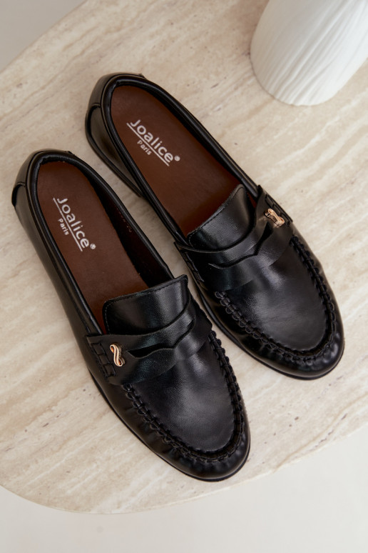 mocassins femininos com detalhes decorativos na cor preta Treya