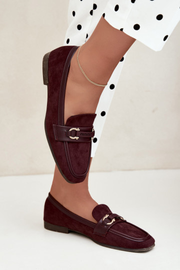 Mocassins bordeaux com elementos decorativos Evelora