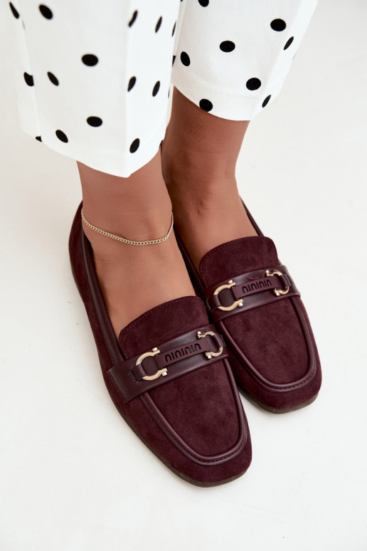 Mocassins bordeaux com elementos decorativos Evelora