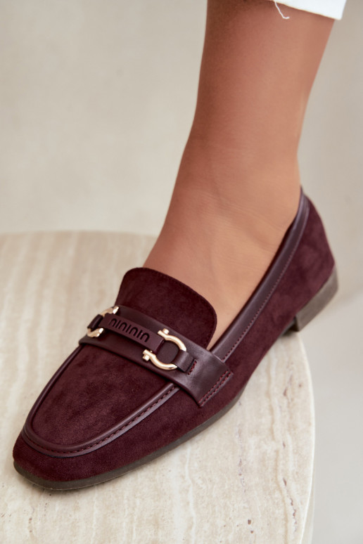 Mocassins bordeaux com elementos decorativos Evelora
