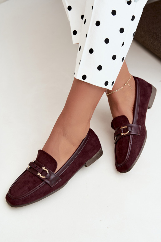 Mocassins bordeaux com elementos decorativos Evelora