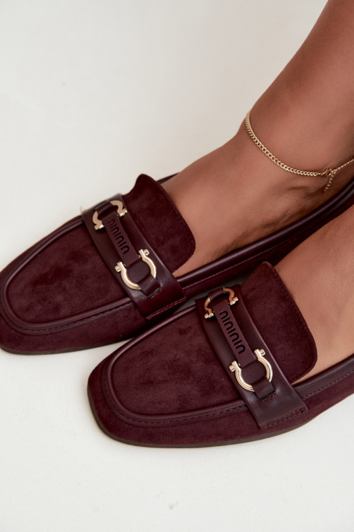 Mocassins bordeaux com elementos decorativos Evelora