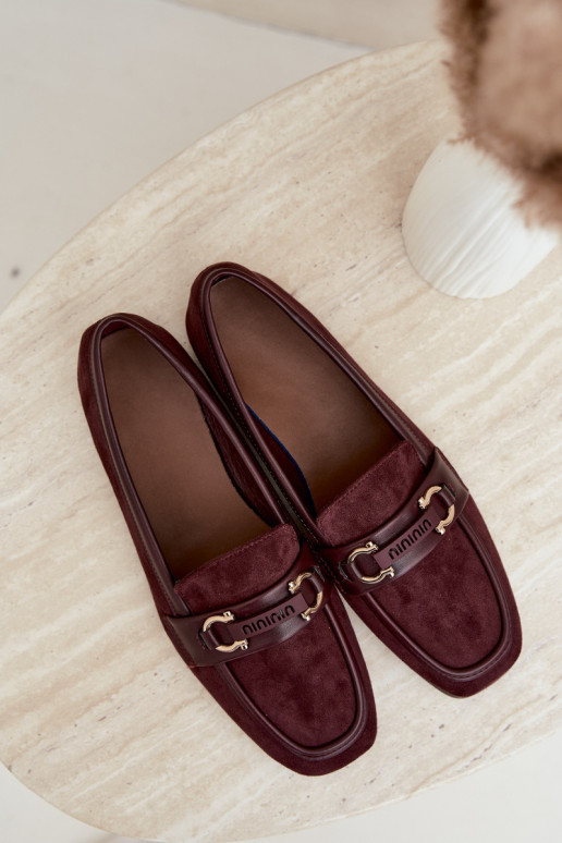 Mocassins bordeaux com elementos decorativos Evelora