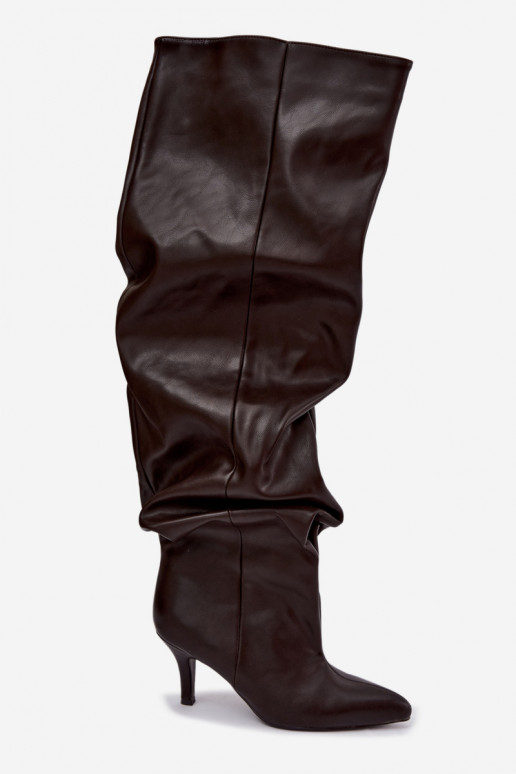 botas altas slip-on com salto na cor castanha Calmy