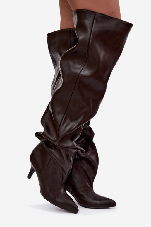 botas altas slip-on com salto na cor castanha Calmy