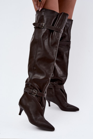 botas altas slip-on com salto e fivelas na cor castanha Jassy 2