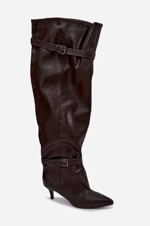 botas altas slip-on com salto e fivelas na cor castanha Jassy