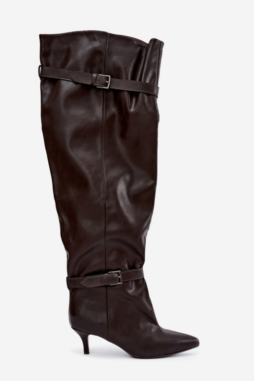 botas altas slip-on com salto e fivelas na cor castanha Jassy