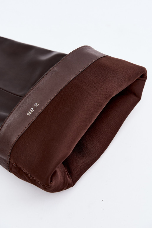 botas altas slip-on com salto e fivelas na cor castanha Jassy