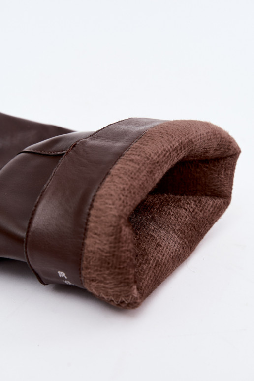 botas altas isoladas com salto fino e fivelas na cor castanha Kelra