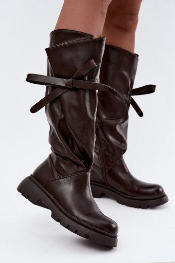 botas femininas de cano alto com salto largo e laços na cor castanha Amely 2
