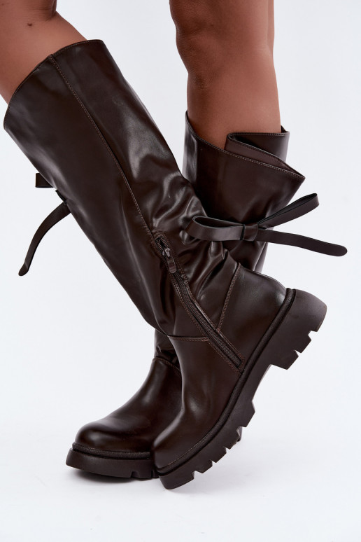botas femininas de cano alto com salto largo e laços na cor castanha Amely