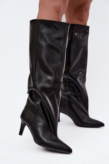 botas femininas de cano alto slip-on com salto em couro sintético na cor preta Favra