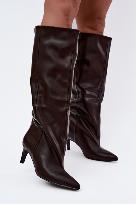 botas femininas de cano alto slip-on com salto em couro sintético na cor castanha Favra