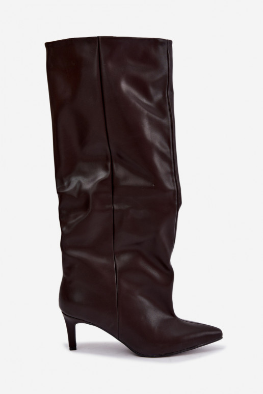 botas femininas de cano alto slip-on com salto em couro sintético na cor castanha Favra