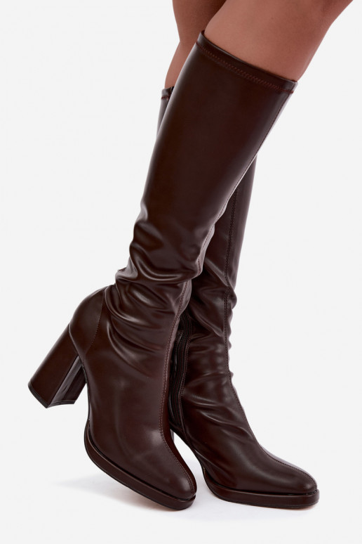 botas femininas de cano alto com costuras no eixo na cor castanha Brivana