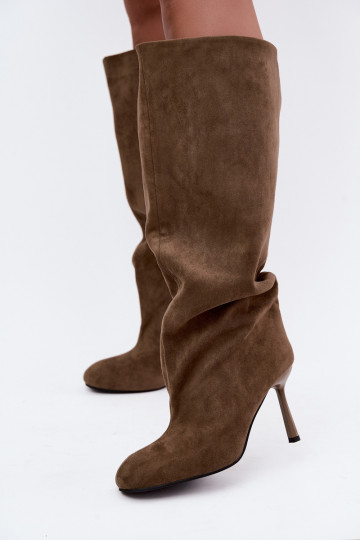 botas femininas de cano alto slip-on com salto fino na cor caqui Caliya