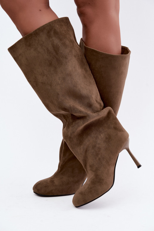 botas femininas de cano alto slip-on com salto fino na cor caqui Caliya