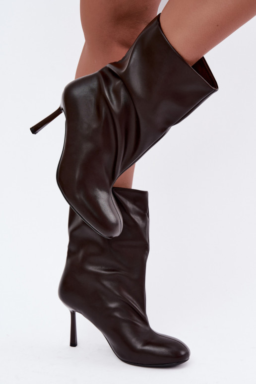 botins slip-on com salto fino na cor castanha Jalisa