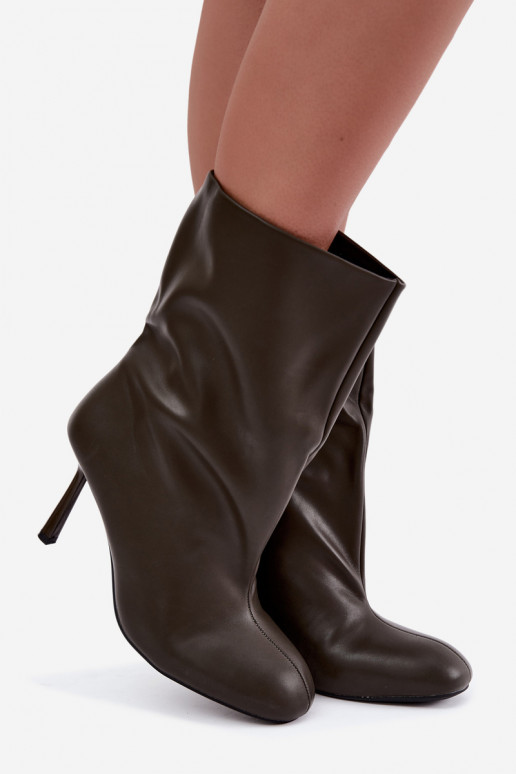 botins slip-on com salto fino na cor caqui Jalisa